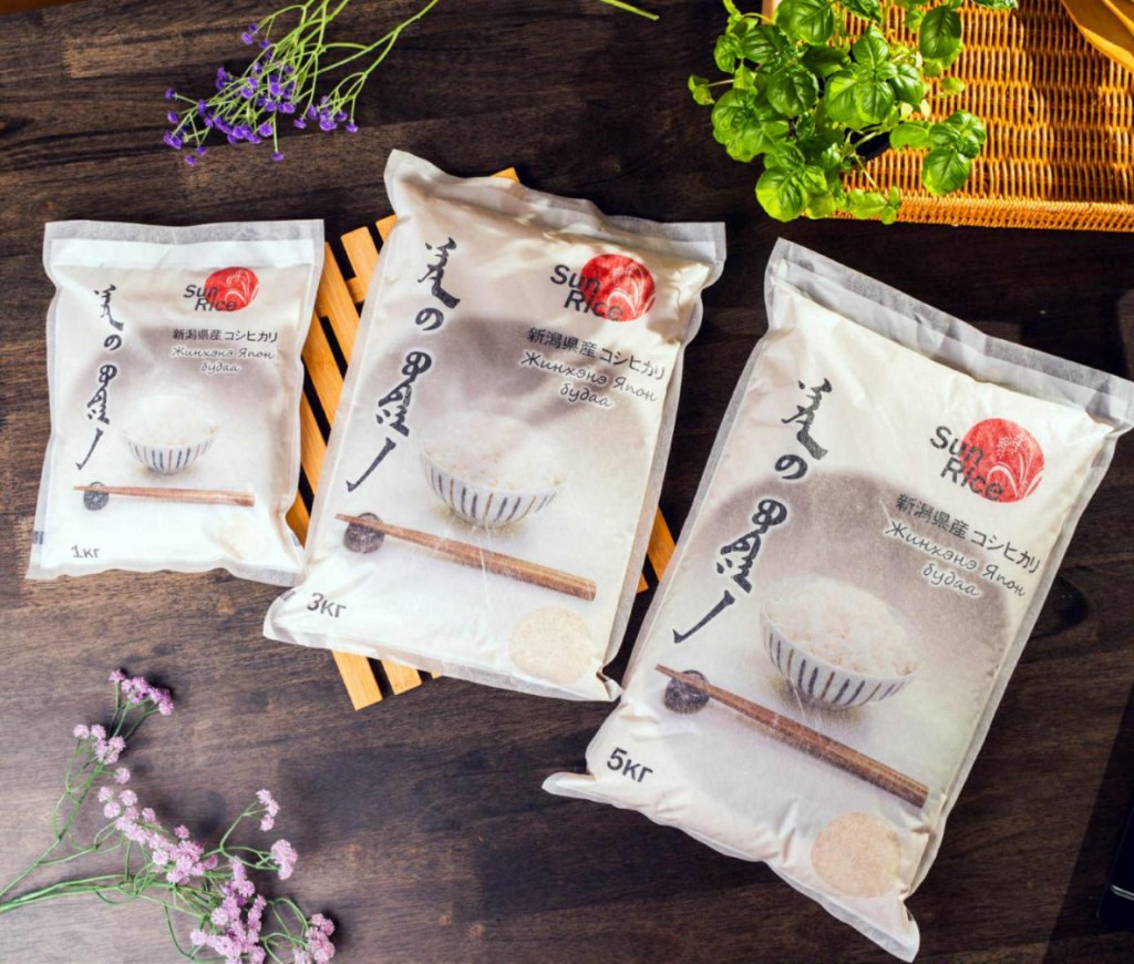Sun Rice жинхэнэ япон будаа — 1 кг, 3 кг, 5 кг савлагаа, модон ширээ